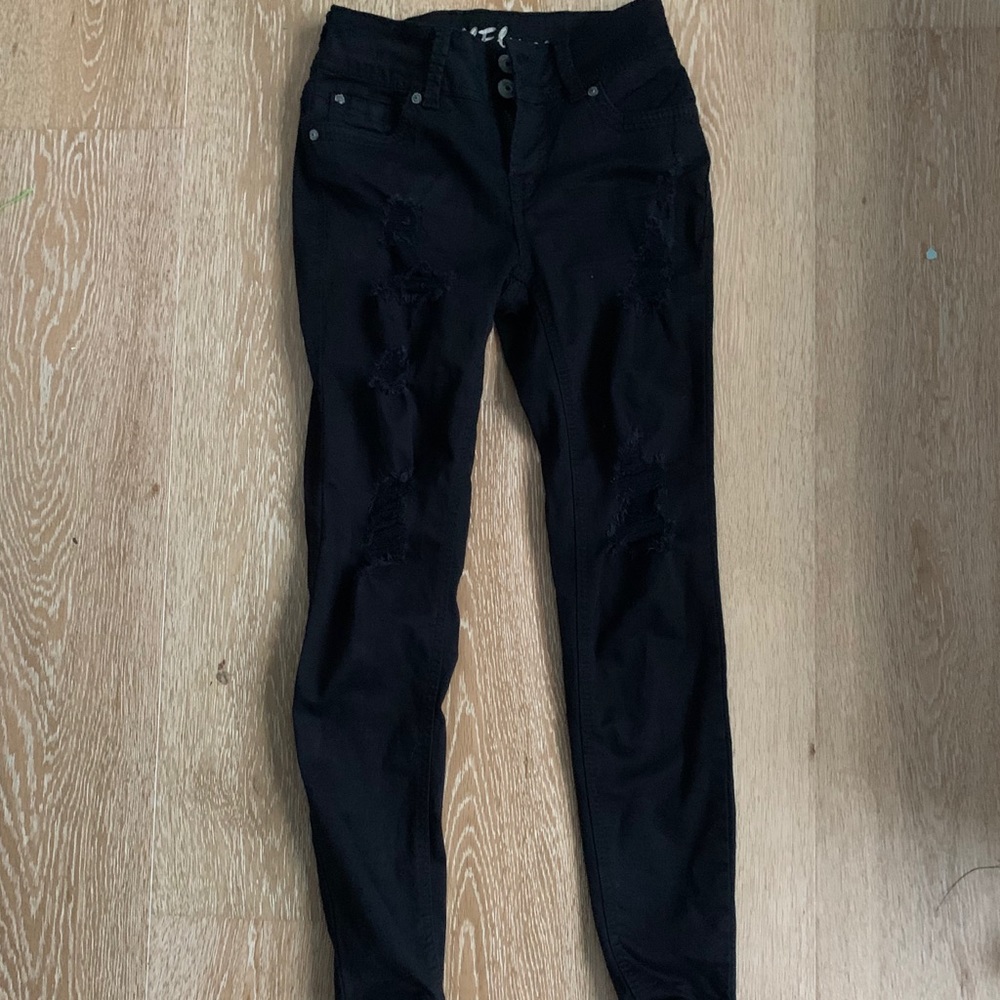 Black skinny jeans with ripped detail